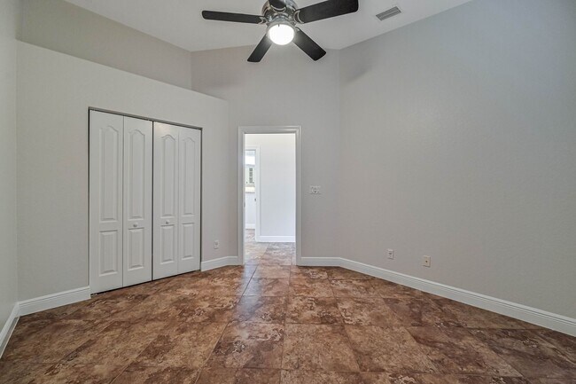 Building Photo - ** Immaculate,  3 Bed/2 Bath Lake Front Pool Home in Naples ~ Available NOW**