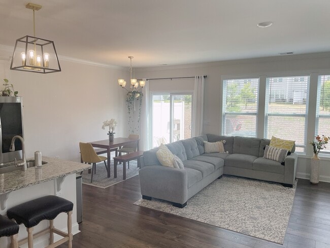 Building Photo - 25 Planters Pl