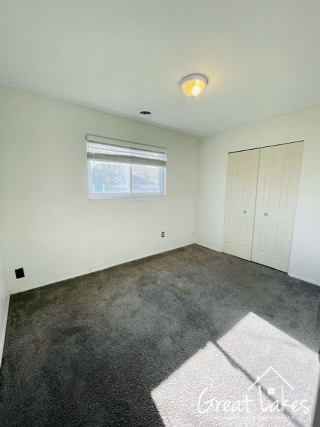 Building Photo - $200 OFF FIRST MONTH'S RENT - Beautiful 3 ...