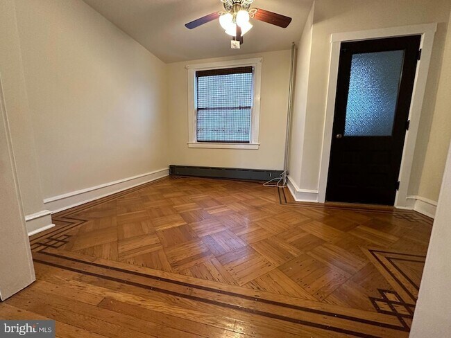 Building Photo - 2525 1/2 Edgemont Street Unit