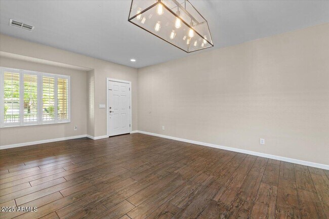 Building Photo - 4255 E Park Ave