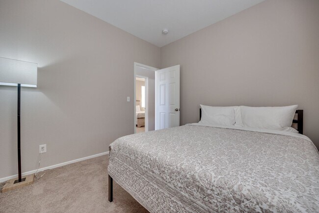 Building Photo - Charming Single-Story Home Near Silverado ...