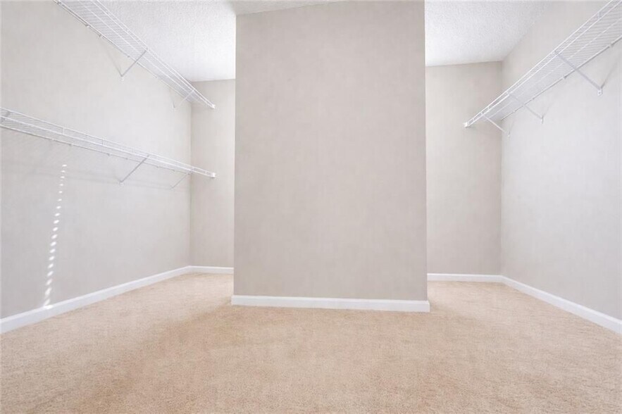 Building Photo - 728 Denise Ct