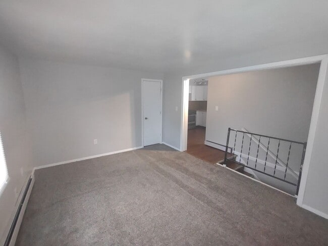 Building Photo - Spacious 4 Bedroom Single Family Home - No...