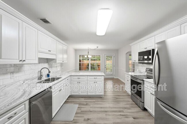 Building Photo - 678 Kensington Ct SE