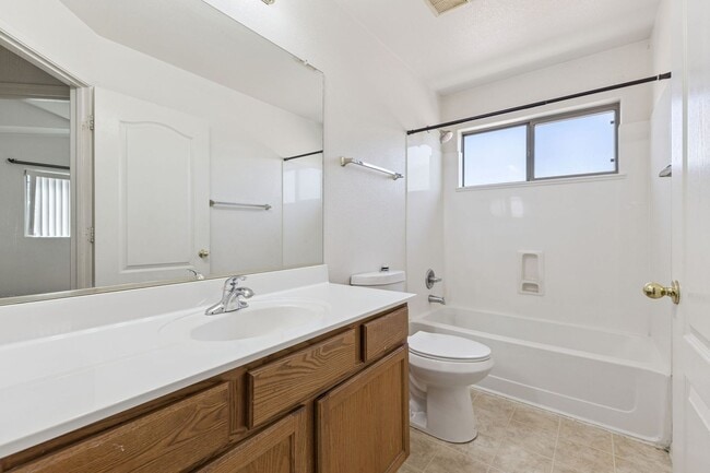 Building Photo - Spacious 2 Story 4 Bedroom 2.5 Bath Home Located in Circle Cross Ranch!