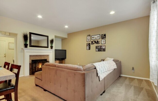 Building Photo - 6408 40th St Ct E