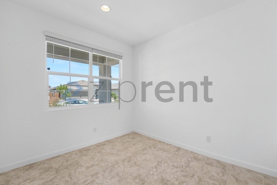 Building Photo - Unit