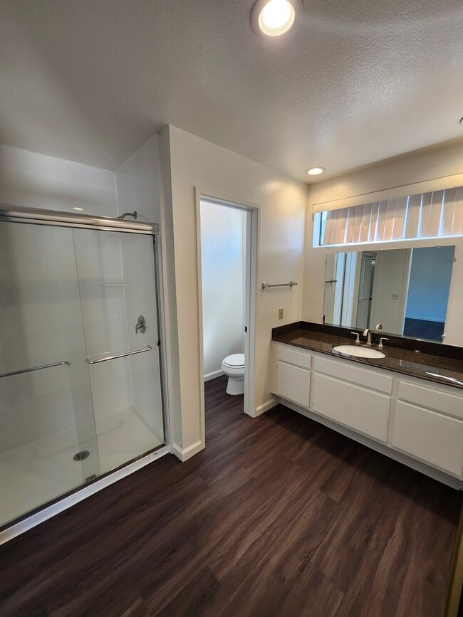 Building Photo - Beautiful 2-Bedroom Condo in Phillips Ranch