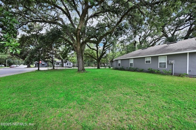 Building Photo - 3702 Wood Creek Ln