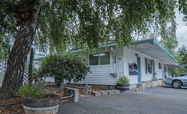 Building Photo - Cedarwood Villa