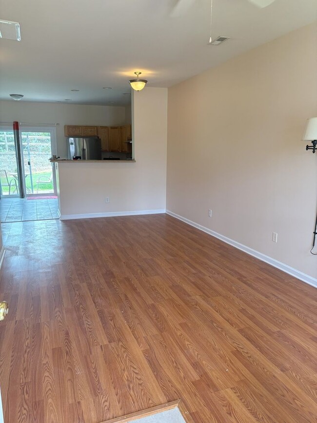 Building Photo - Centrally located Townhouse in Charlotte