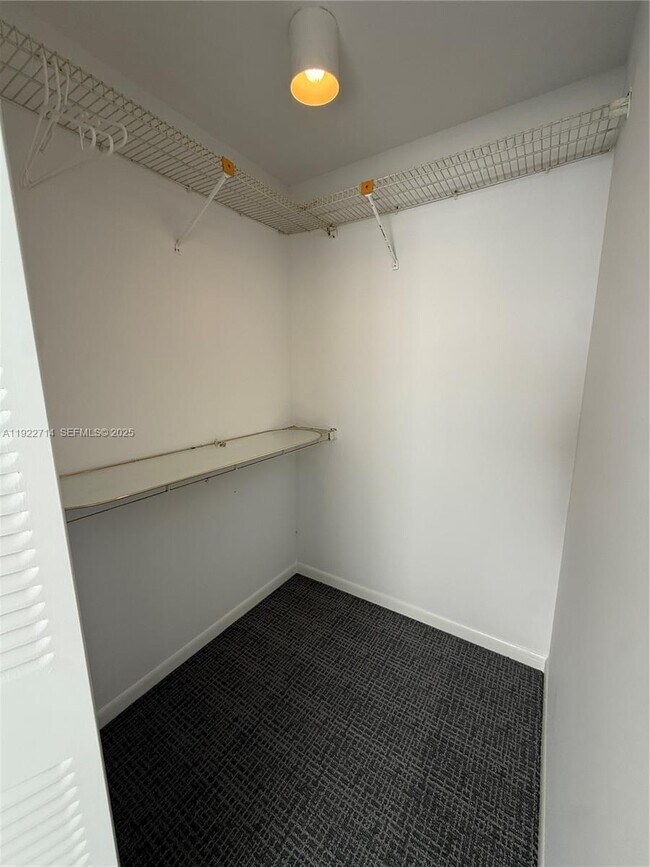 Building Photo - 6860 SW 45th Ln