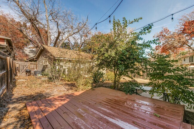 Building Photo - CHARMING 3-BEDROOM HOME IN MONTE VISTA
