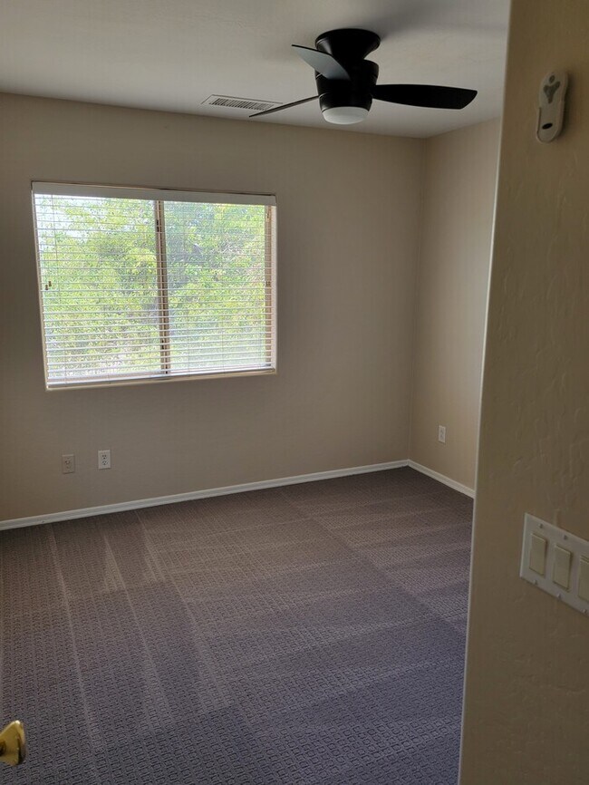 Building Photo - Amazing 4-Bedroom, 3-Bathroom home For Rent in Laveen!!