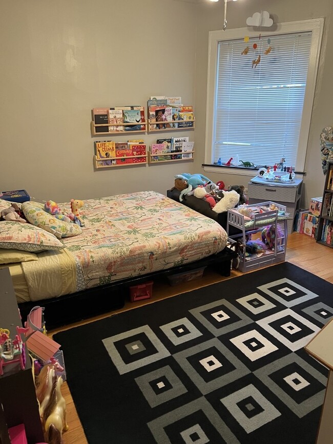 Building Photo - 1408 W Warner Ave