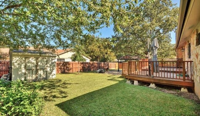 Building Photo - 400 Greenwood Dr
