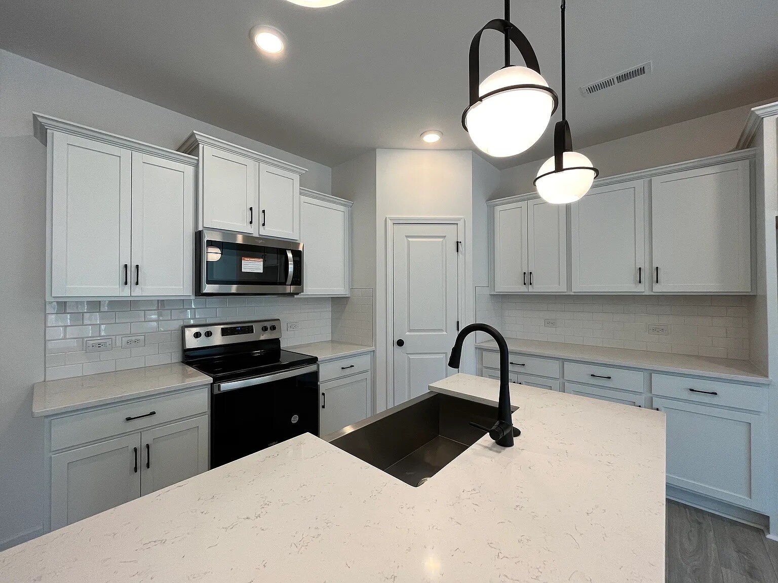 Building Photo - Room in Townhome on Pagebrook Ln