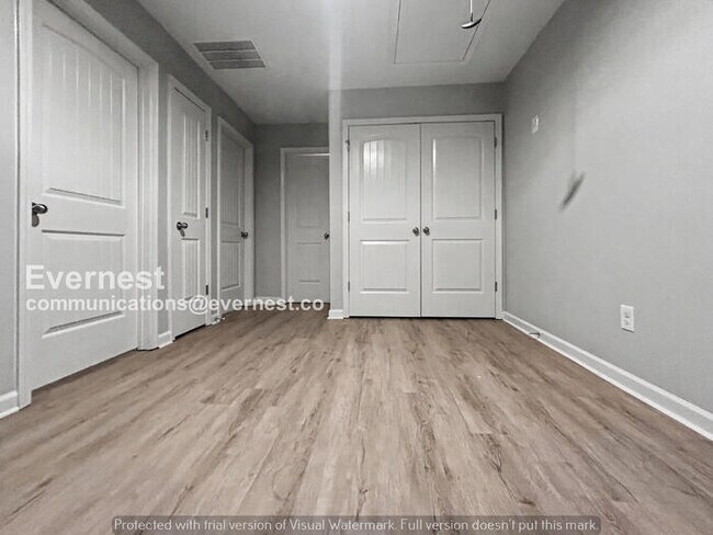 Building Photo - 3 Bed, 2.5 Bath Home with Attached Garage / Pet-Friendly / Available Now!