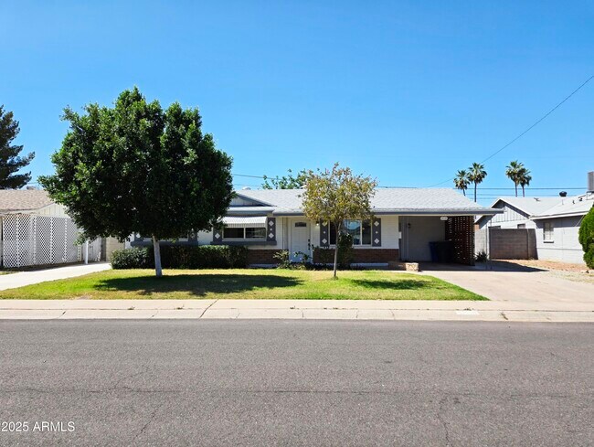 Primary Photo - 3039 W Bloomfield Rd