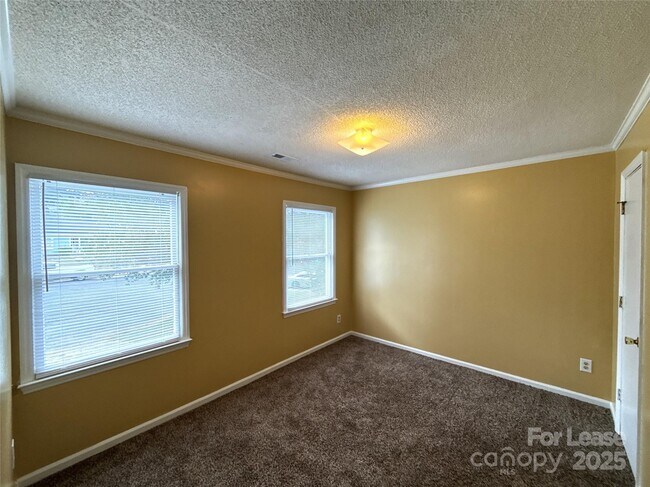 Building Photo - 9125 Winter Moss Ct