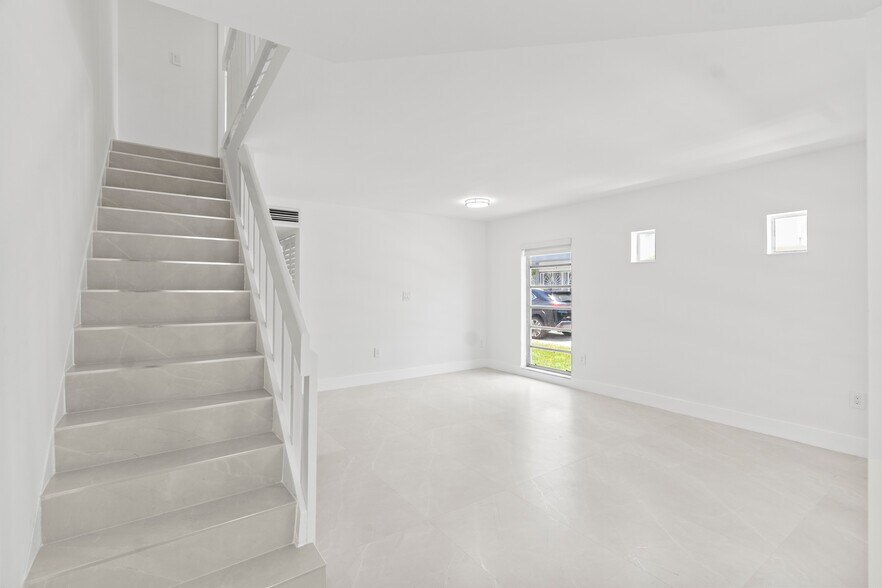 Building Photo - 3597 SW 17th St