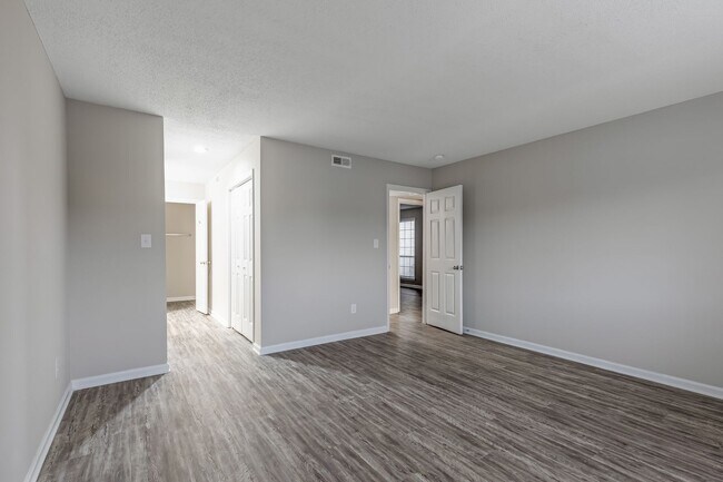Building Photo - Discover Your Lakeside Oasis: 2 Bedroom Condo at Harris Lake