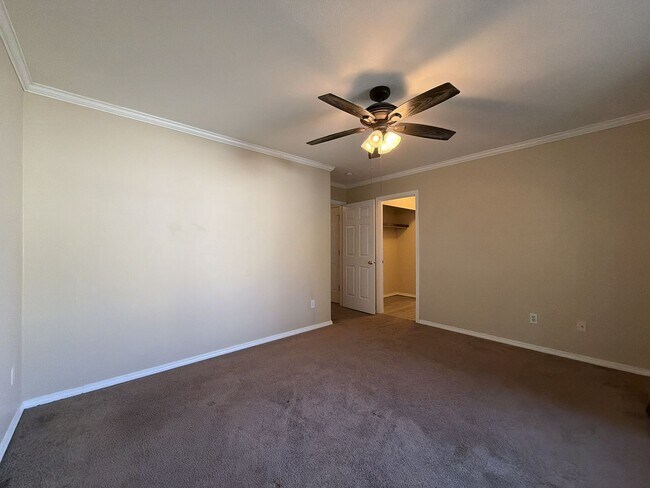 Building Photo - 5042 NE Schoeler Cir