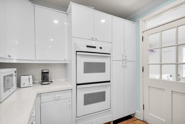 Building Photo - 511 29th St