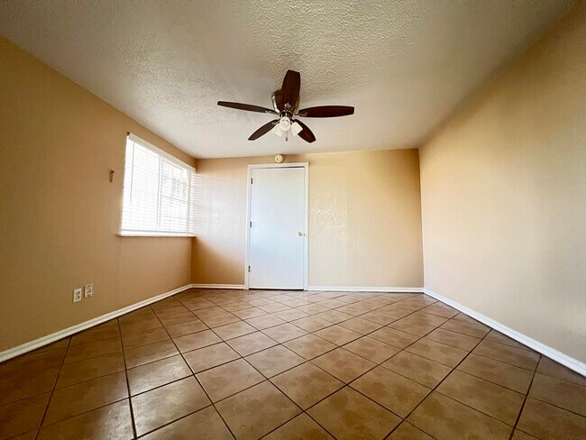 Building Photo - 2713 Fir St