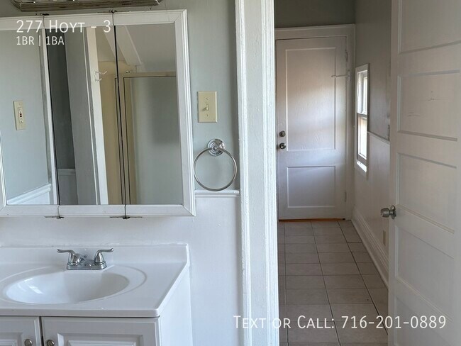 Building Photo - 277 Hoyt-3