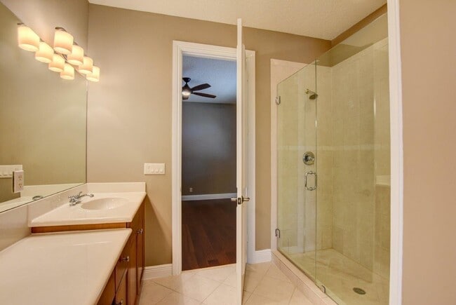 Building Photo - 6669 Cobia Cir