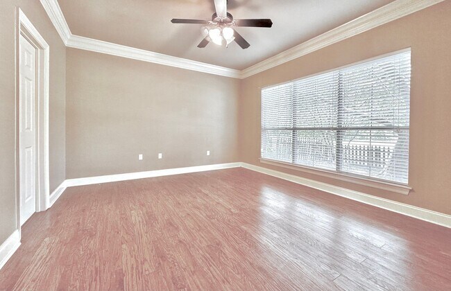 Building Photo - 3BR/2BA Home on Nicholson Lake Dr – Modern...