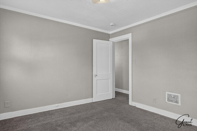 Building Photo - 13528 Ardmore St
