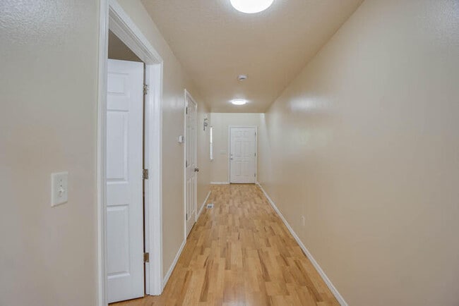 Building Photo - THREE BEDROOM WITH FENCED YARD