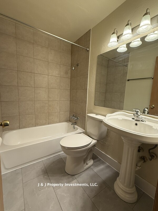 Building Photo - 283 Hazelwood Dr