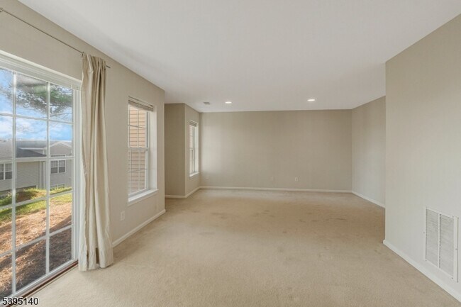 Building Photo - 105 Wallace Ct