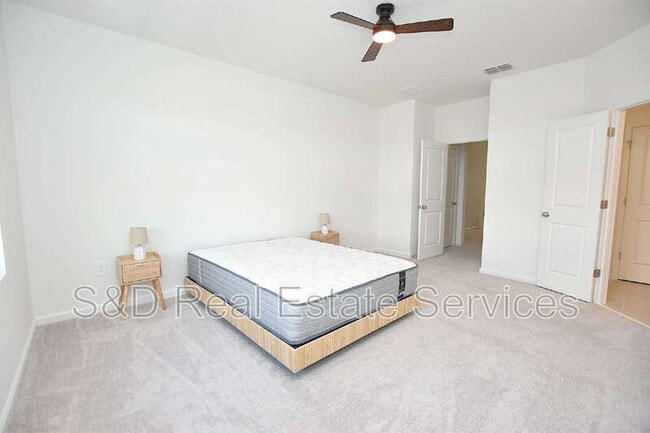 Building Photo - 349 Sol Vis Dr