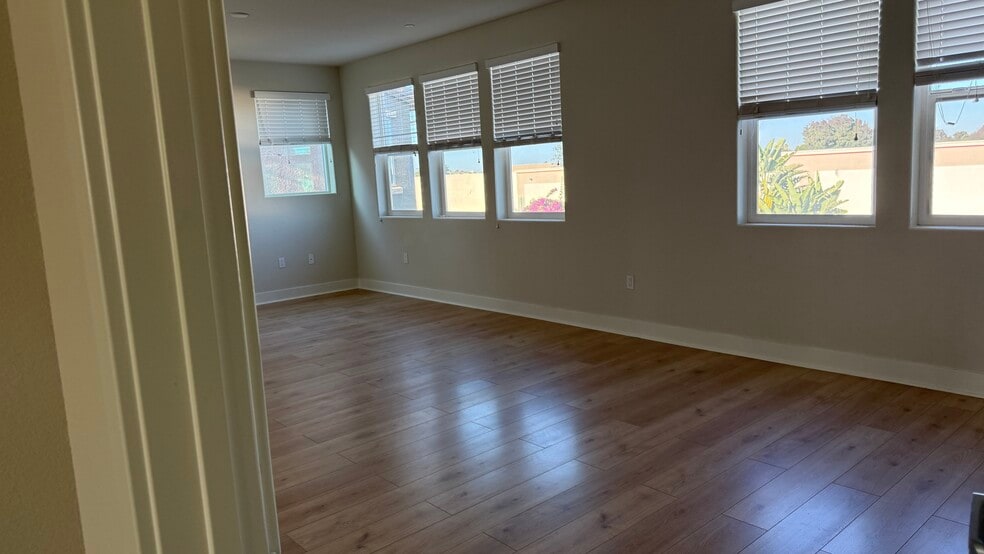 master suite - 829 Bamboo Dr