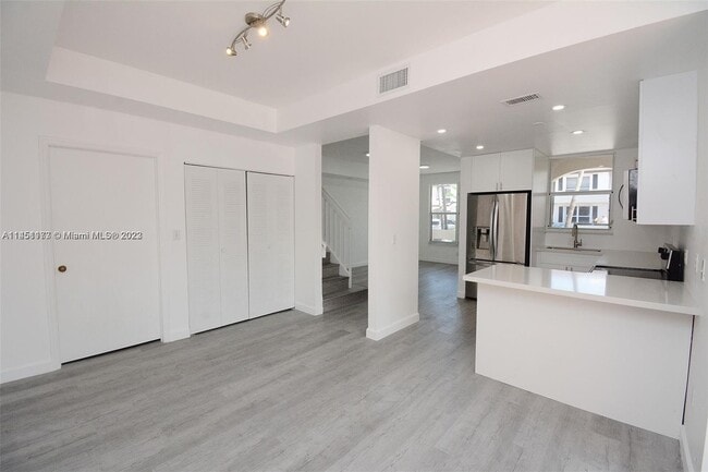 Primary Photo - 8635 SW 152nd Ave
