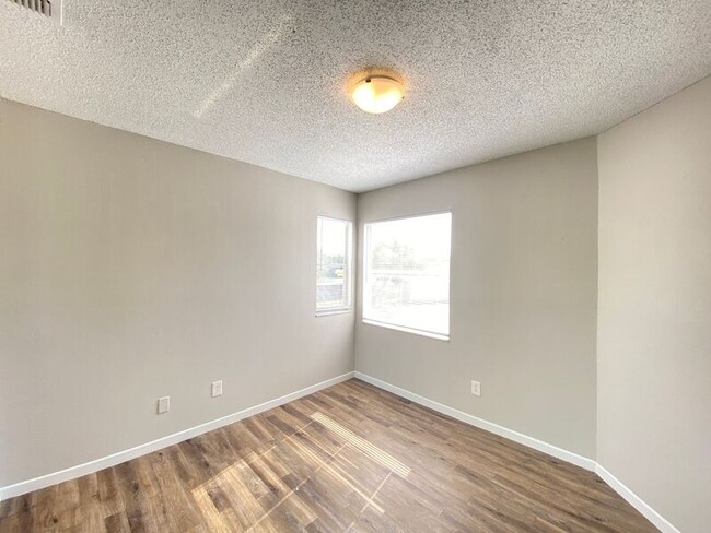 Building Photo - 2524 Woodgate Blvd