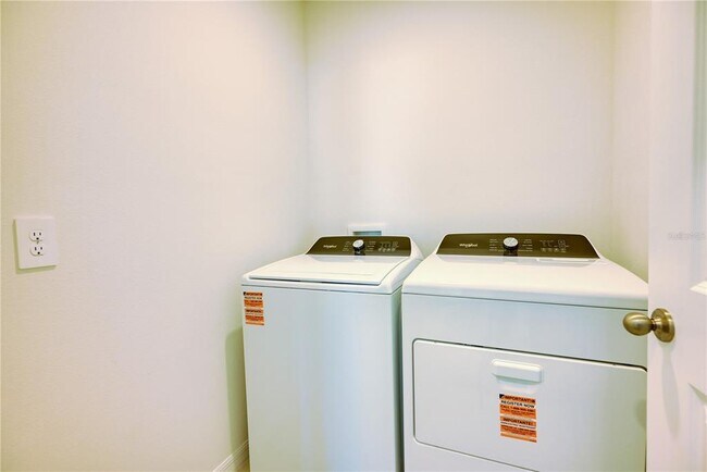 Building Photo - 5521 Clove Row