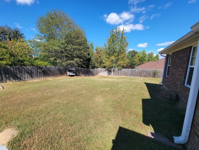 Building Photo - 1500 Cedar Hill Trail