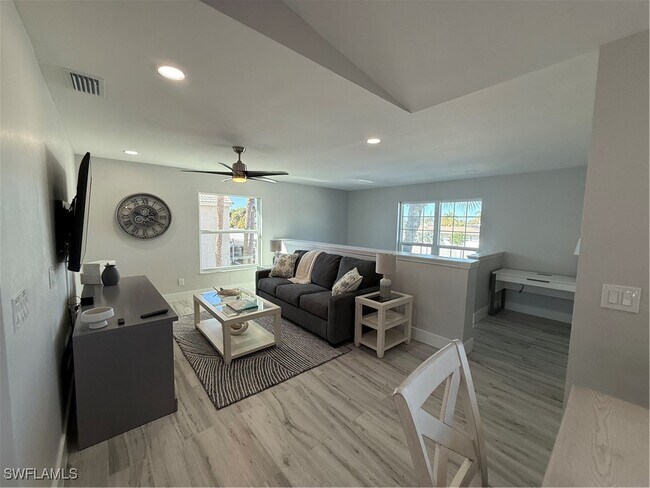 Building Photo - 834 Gulf Pavillion Dr