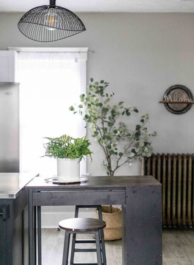 Building Photo - 6011 Ellen Ave