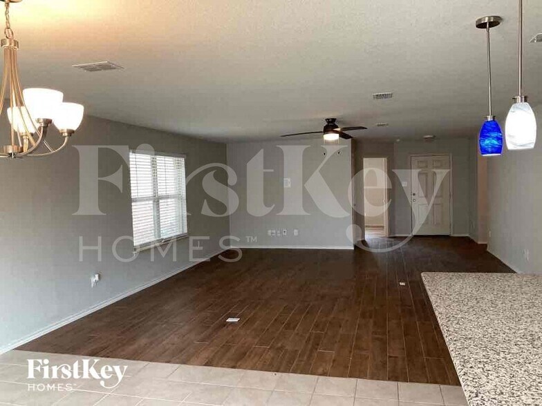 Building Photo - 7513 Captain Ln