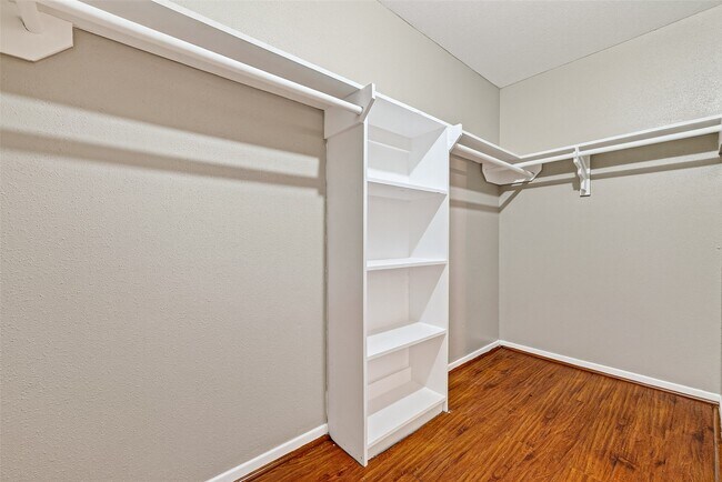 Building Photo - 13847 Cherry Hollow Ln