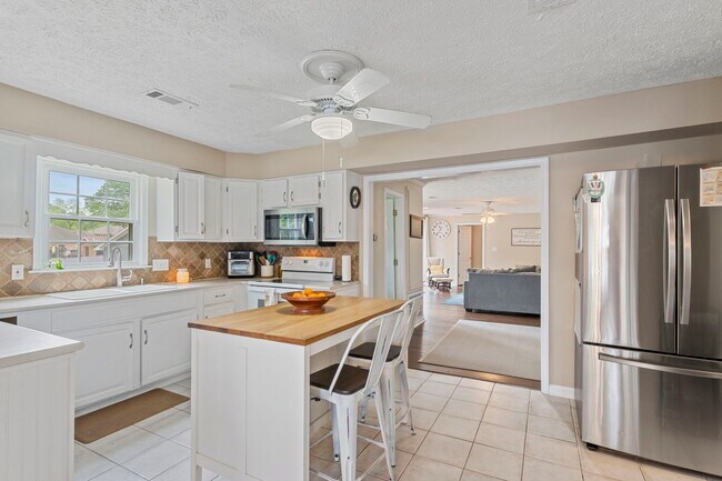 Building Photo - 431 Duckworth Dr