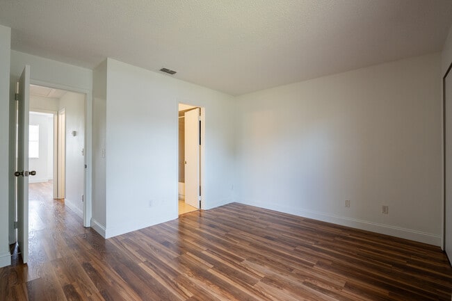 Building Photo - 159 Ivy Ln