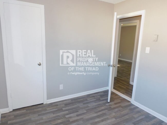 Building Photo - 3 bed/1.5 bath Bungalow in the Heart of Hi...